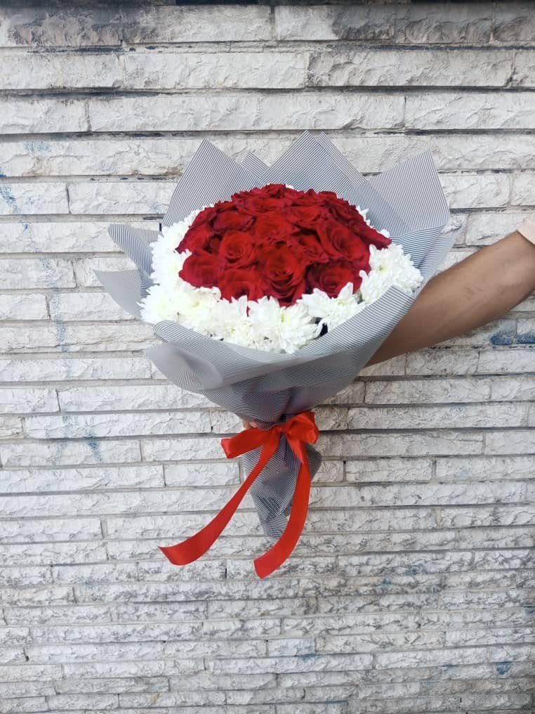 باقة ورد احمر و ابيض