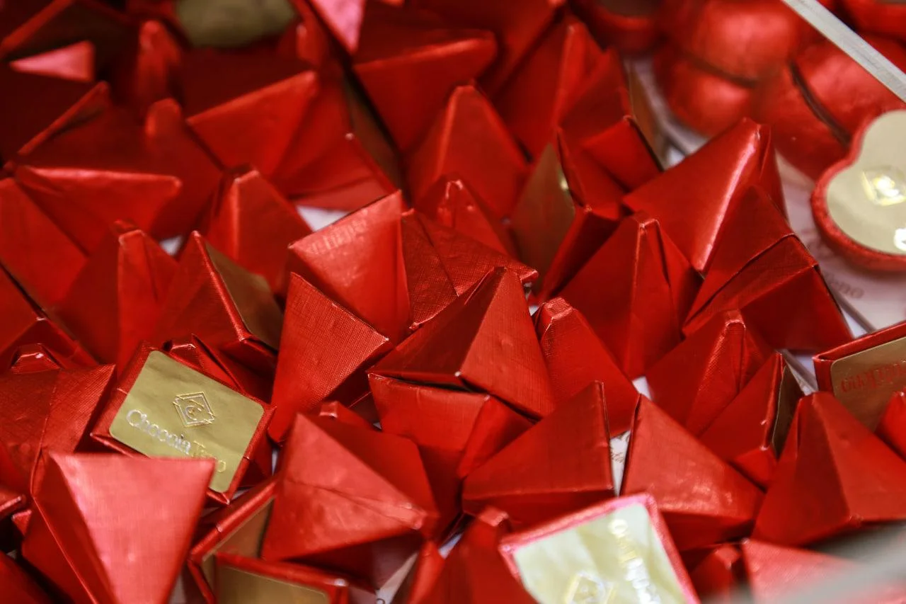 شوكولا مكسرات لوز وبندق وكروكان