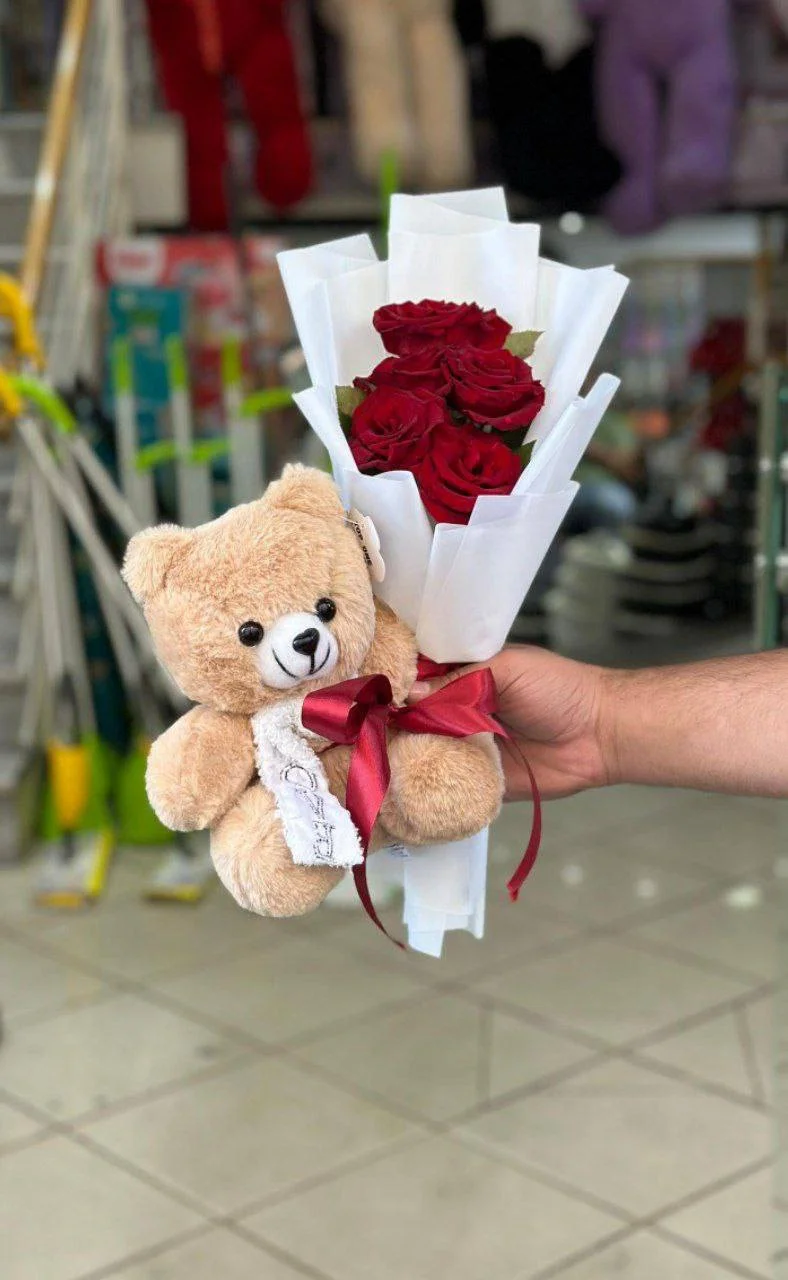 باقة جوري صغيرة مع دبدوب