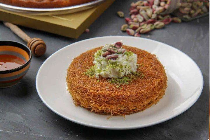 قطعة كنافة تركية بالقشطة