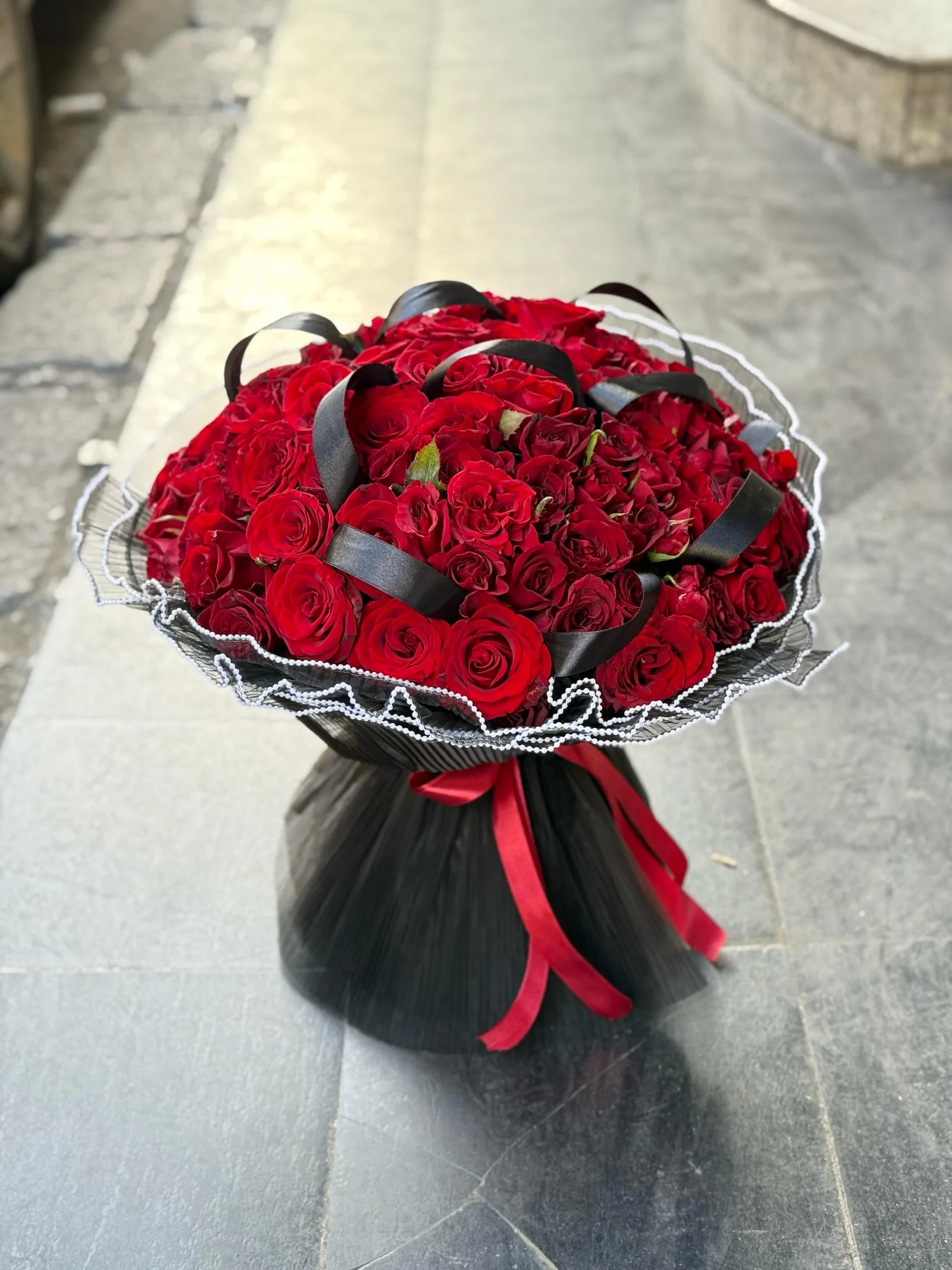 باقة ورد جوري تول اسود