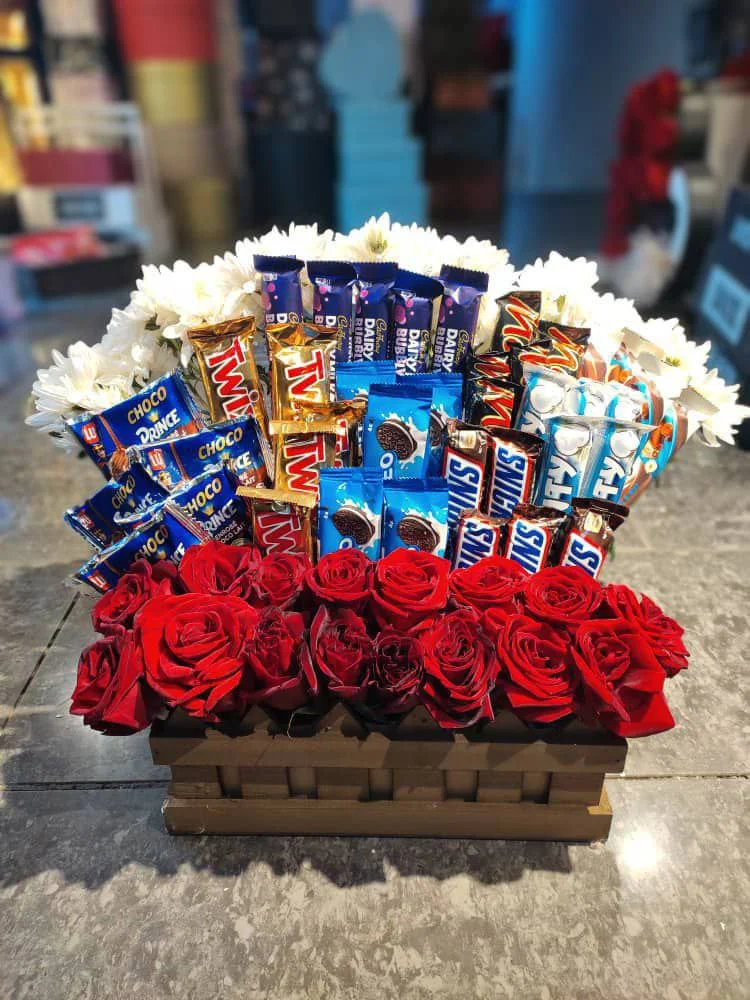 بوكس الحلويات مع الورد